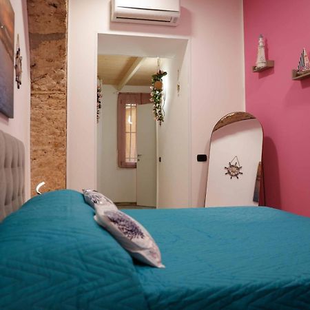 Stay In The Heart Of Salerno - Near The Duomo "La Finestra Sul Borgo" Exterior photo