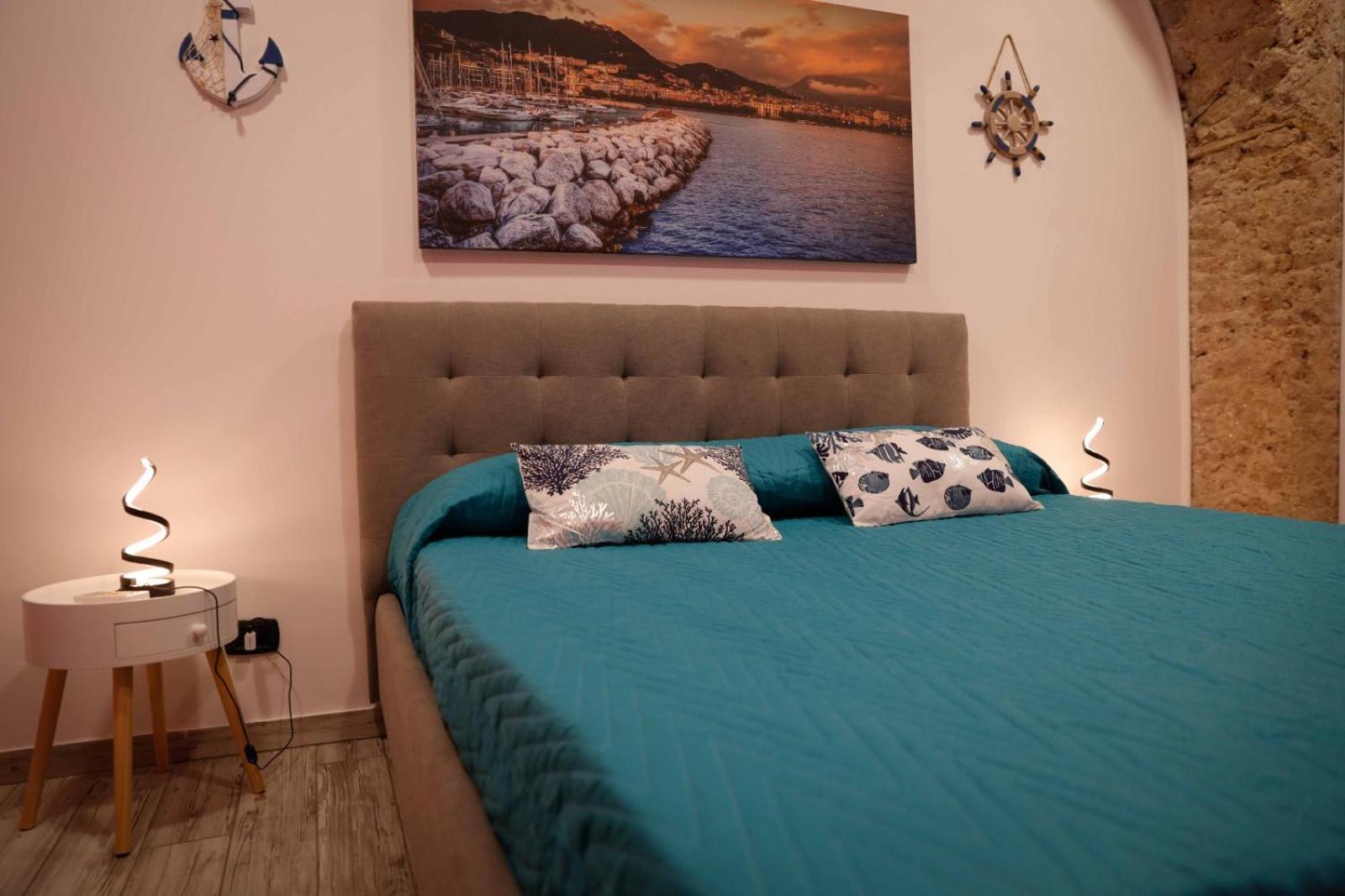 Stay In The Heart Of Salerno - Near The Duomo "La Finestra Sul Borgo" Exterior photo