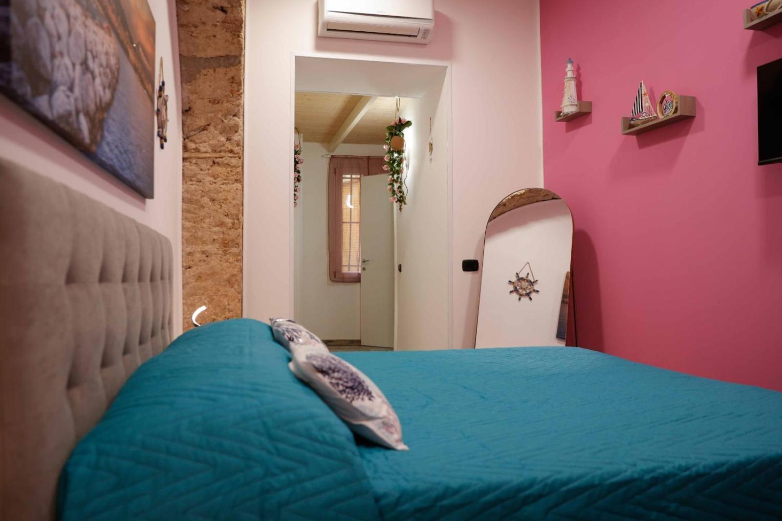 Stay In The Heart Of Salerno - Near The Duomo "La Finestra Sul Borgo" Exterior photo