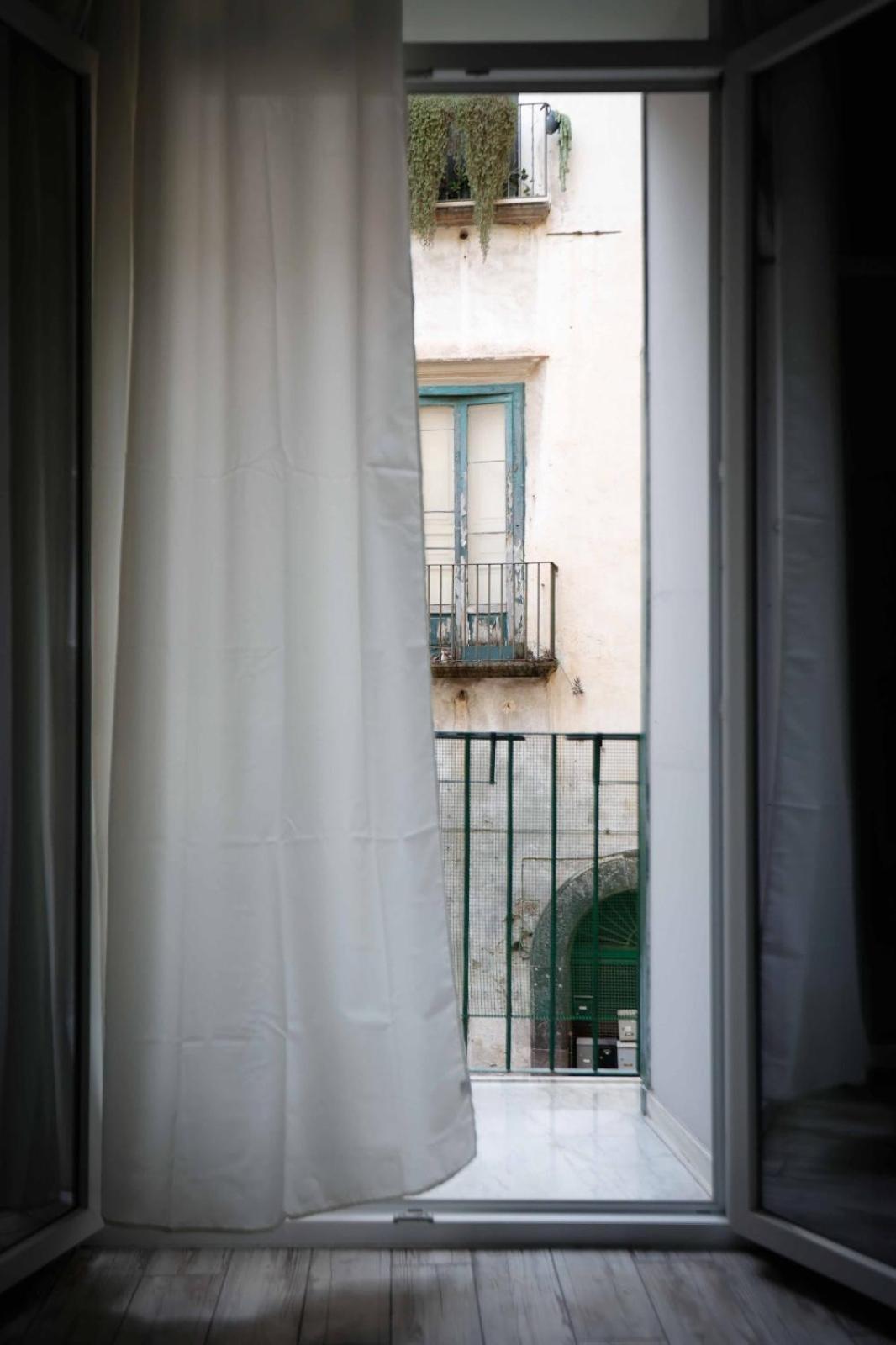 Stay In The Heart Of Salerno - Near The Duomo "La Finestra Sul Borgo" Exterior photo
