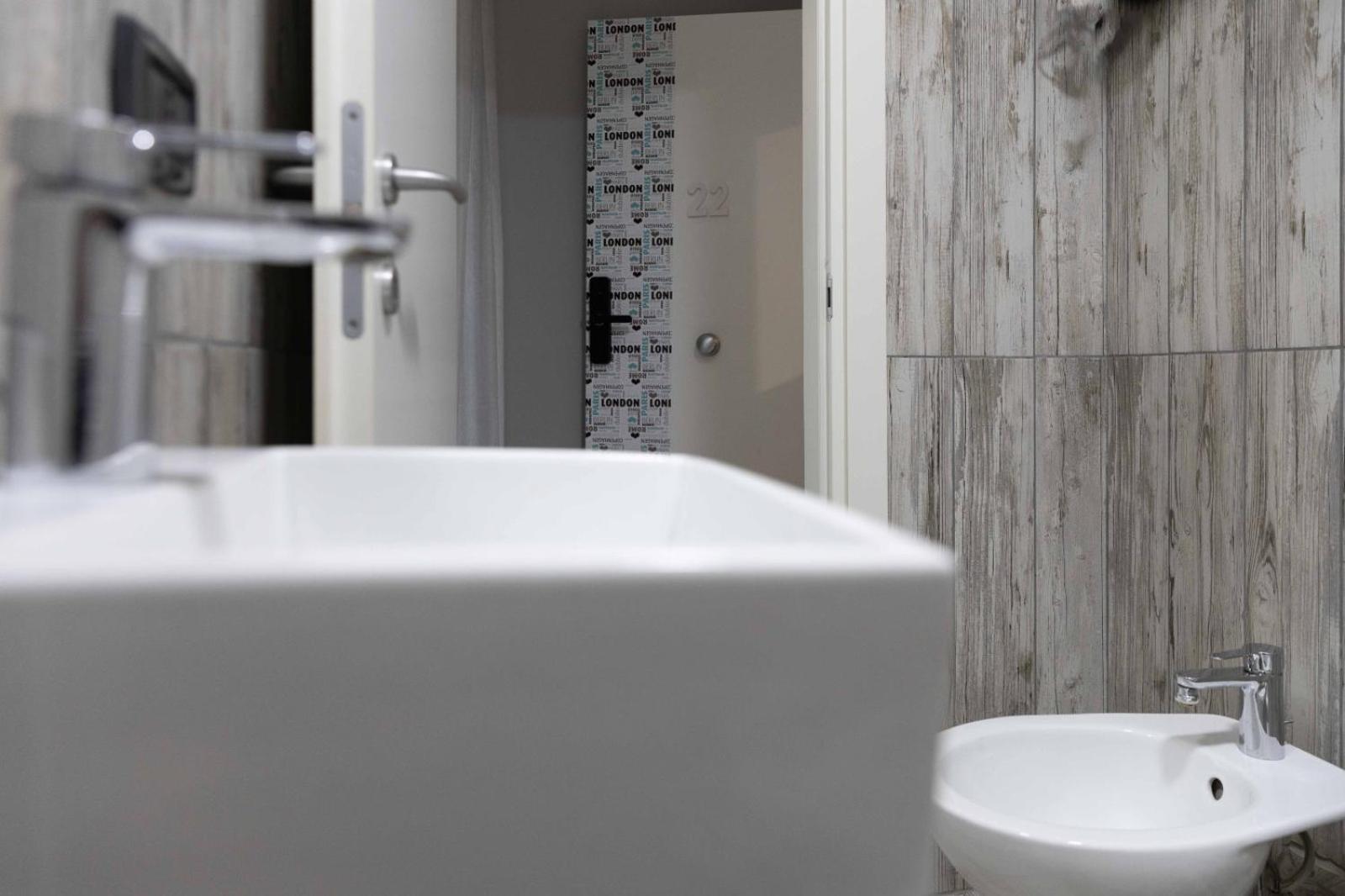 Stay In The Heart Of Salerno - Near The Duomo "La Finestra Sul Borgo" Exterior photo