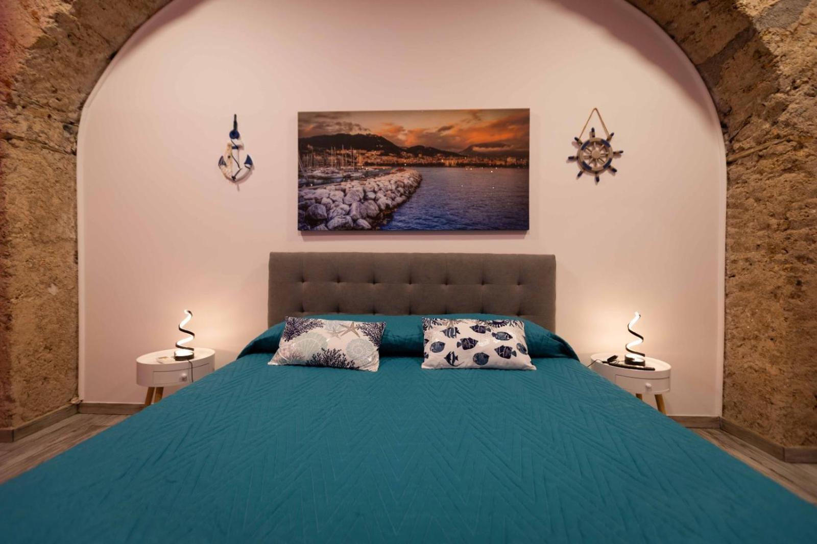 Stay In The Heart Of Salerno - Near The Duomo "La Finestra Sul Borgo" Exterior photo
